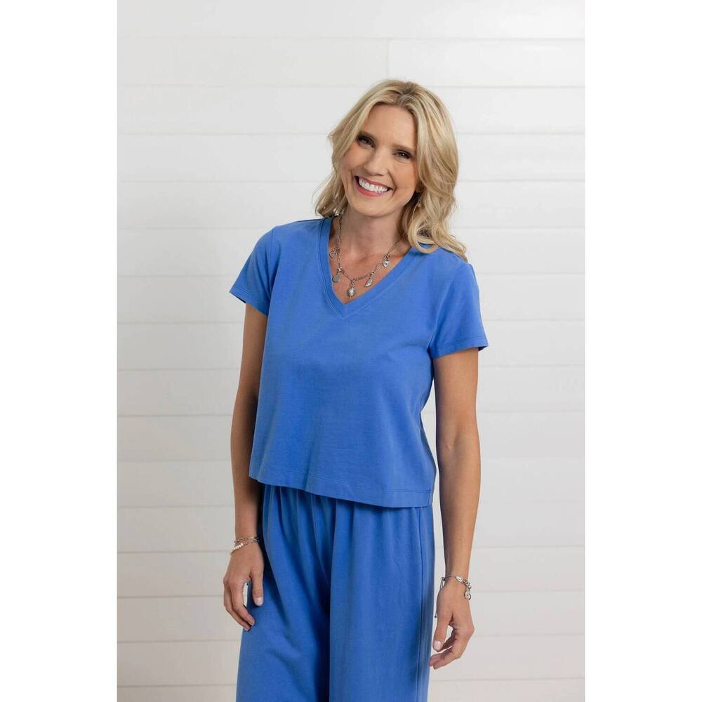 NEW MAC & ME boxy v neck tee in blue